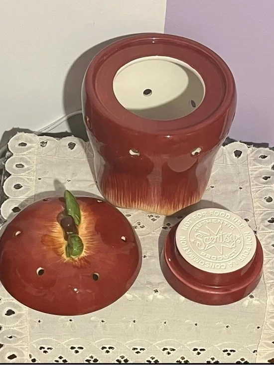 Scentsy Retired 2010 Big Red Apple Full Size Warmer & Wax Bar NIB - Picture 5 of 9